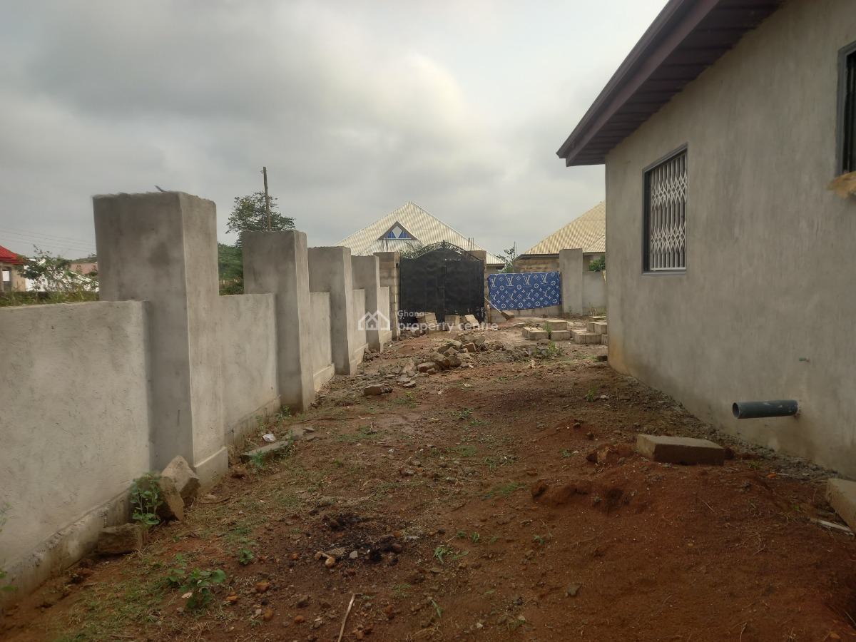 5 Bedrooms, Adesina, on Kenyasi Abrem Road., Kumasi Metropolitan, Ashanti, House for Sale