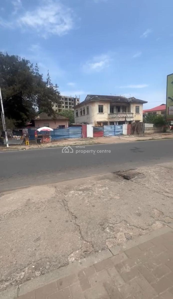 Freehold Land 100ft/180ft (0.40acres) with Old Building on It. Negotbl, Osu, Around Presby School By Main Road Side, Osu, Accra, Mixed-use Land for Sale