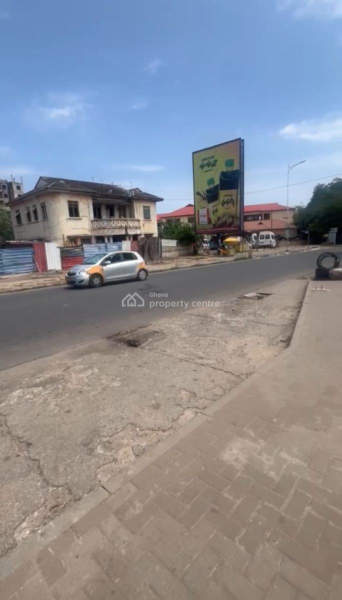 Freehold Land 100ft/180ft (0.40acres) with Old Building on It. Negotbl, Osu, Around Presby School By Main Road Side, Osu, Accra, Mixed-use Land for Sale