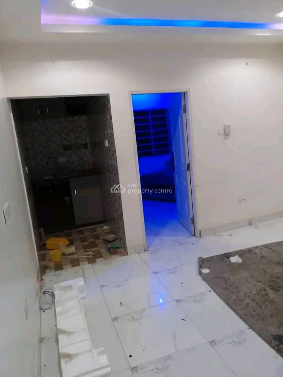 Fairly Used Chamber and Hall @ Abelenkpe, Abelemkpe, Accra, Apartment for Rent