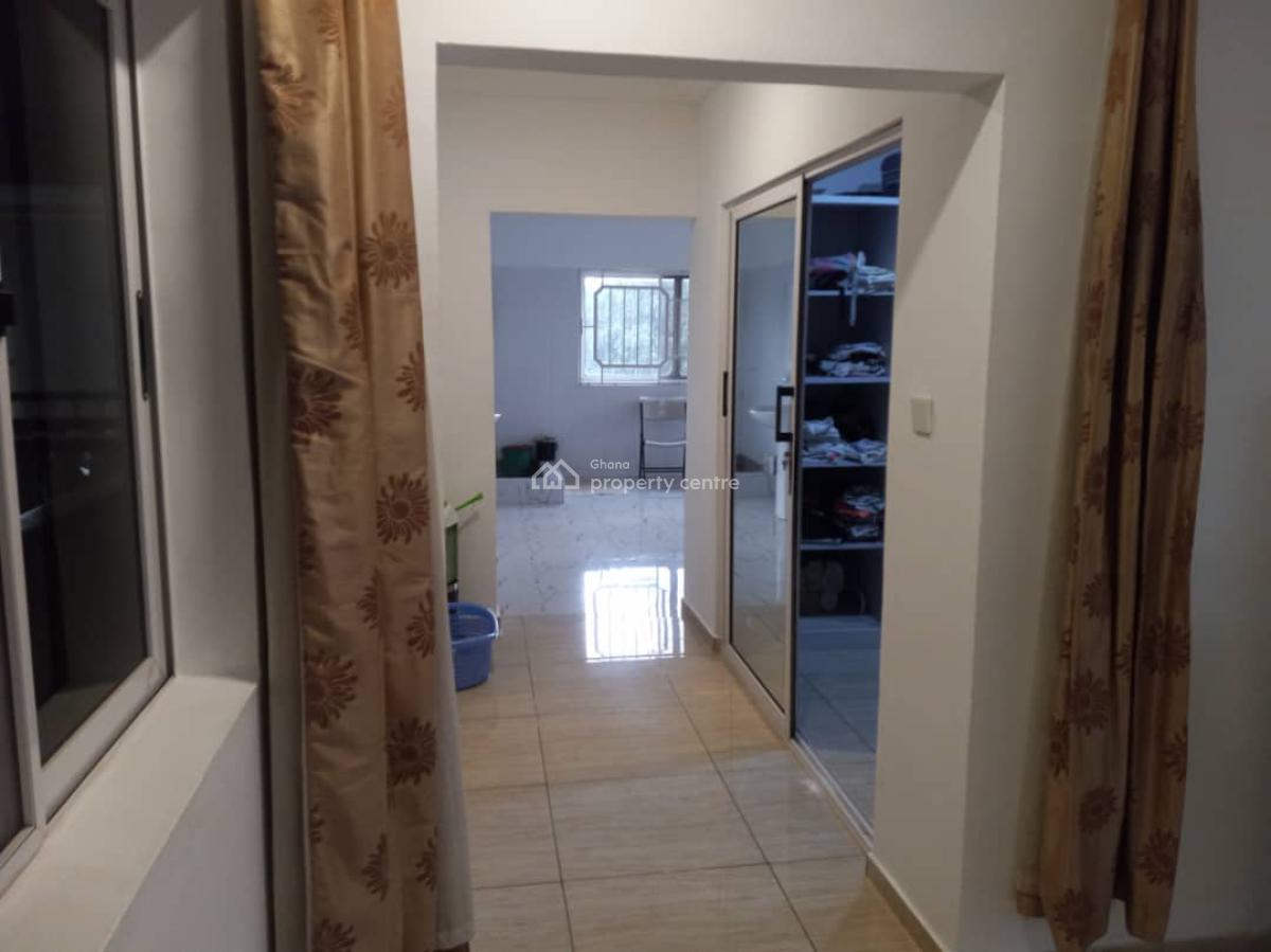 Executive 5 Bedrooms, Akuapim North, Eastern Region, House for Sale