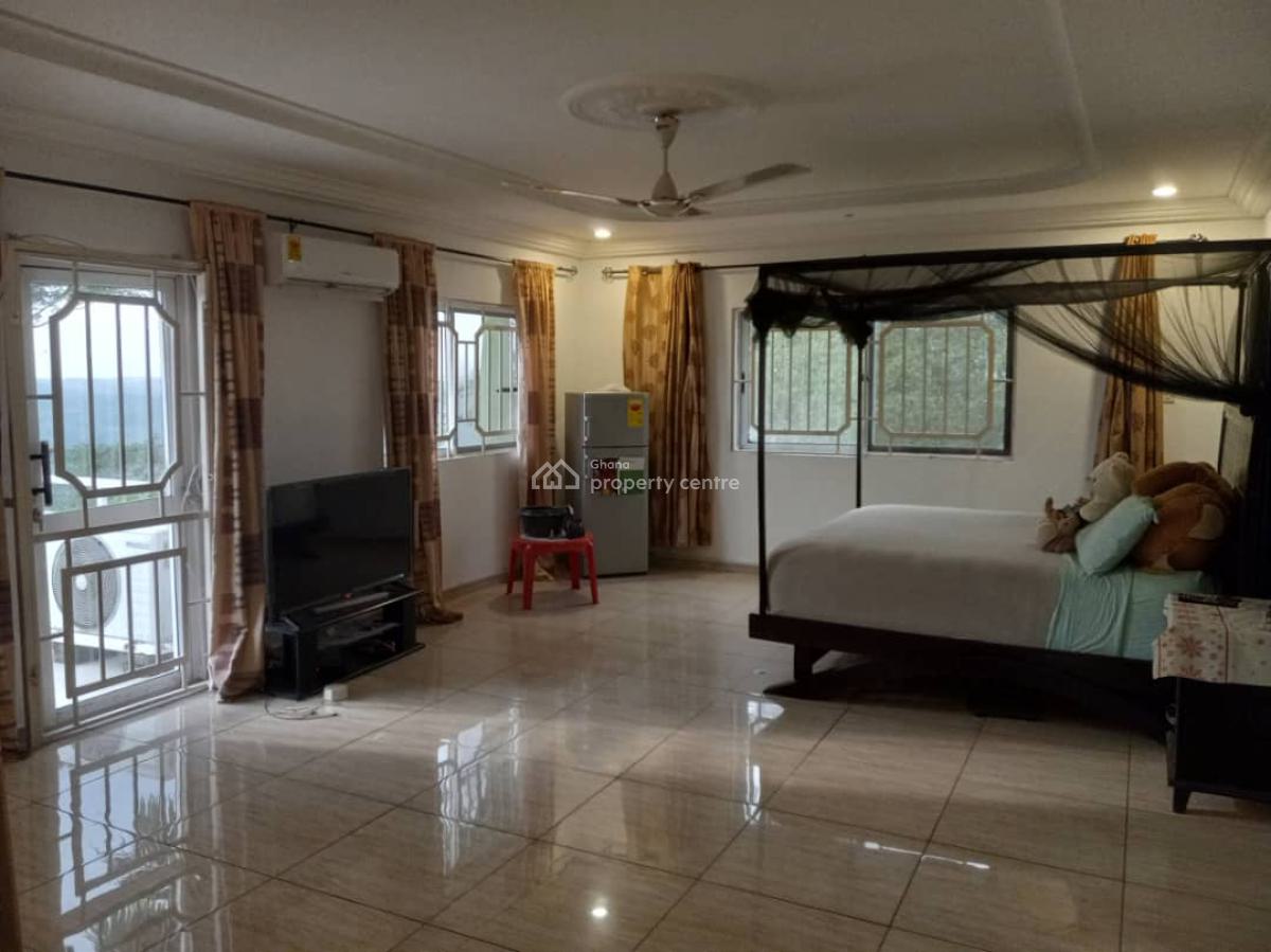 Executive 5 Bedrooms, Akuapim North, Eastern Region, House for Sale