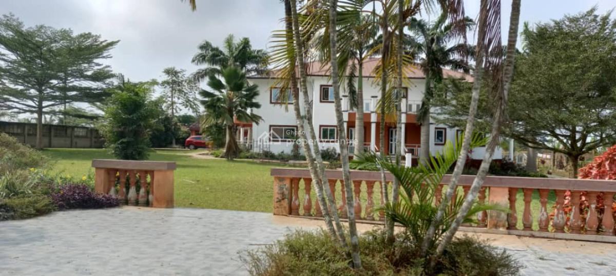 Executive 5 Bedrooms, Akuapim North, Eastern Region, House for Sale