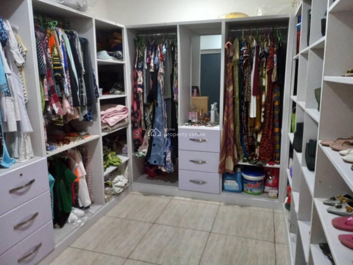 Executive 5 Bedrooms, Akuapim North, Eastern Region, House for Sale