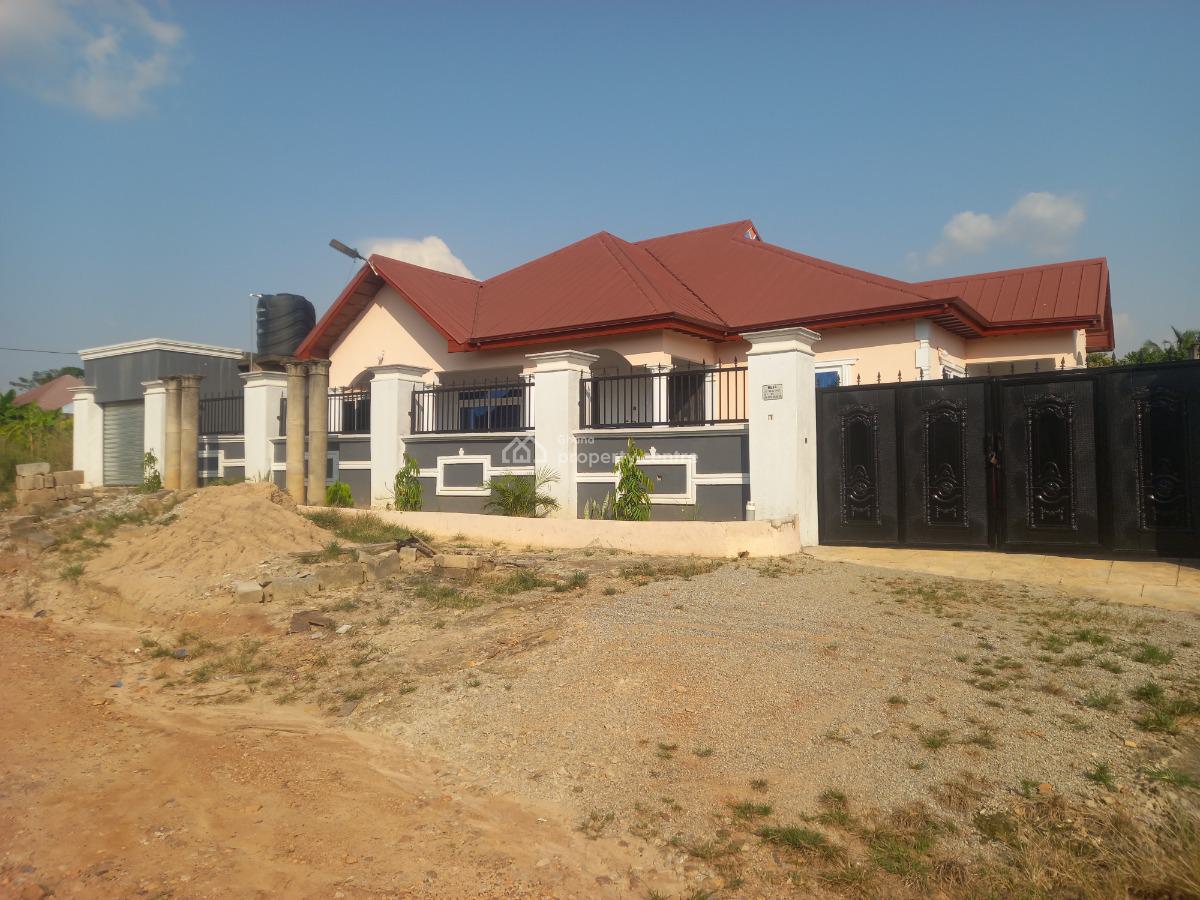 4 Bedrooms, Owhim Amanfrom,  on Abrepo Road., Kumasi Metropolitan, Ashanti, House for Sale
