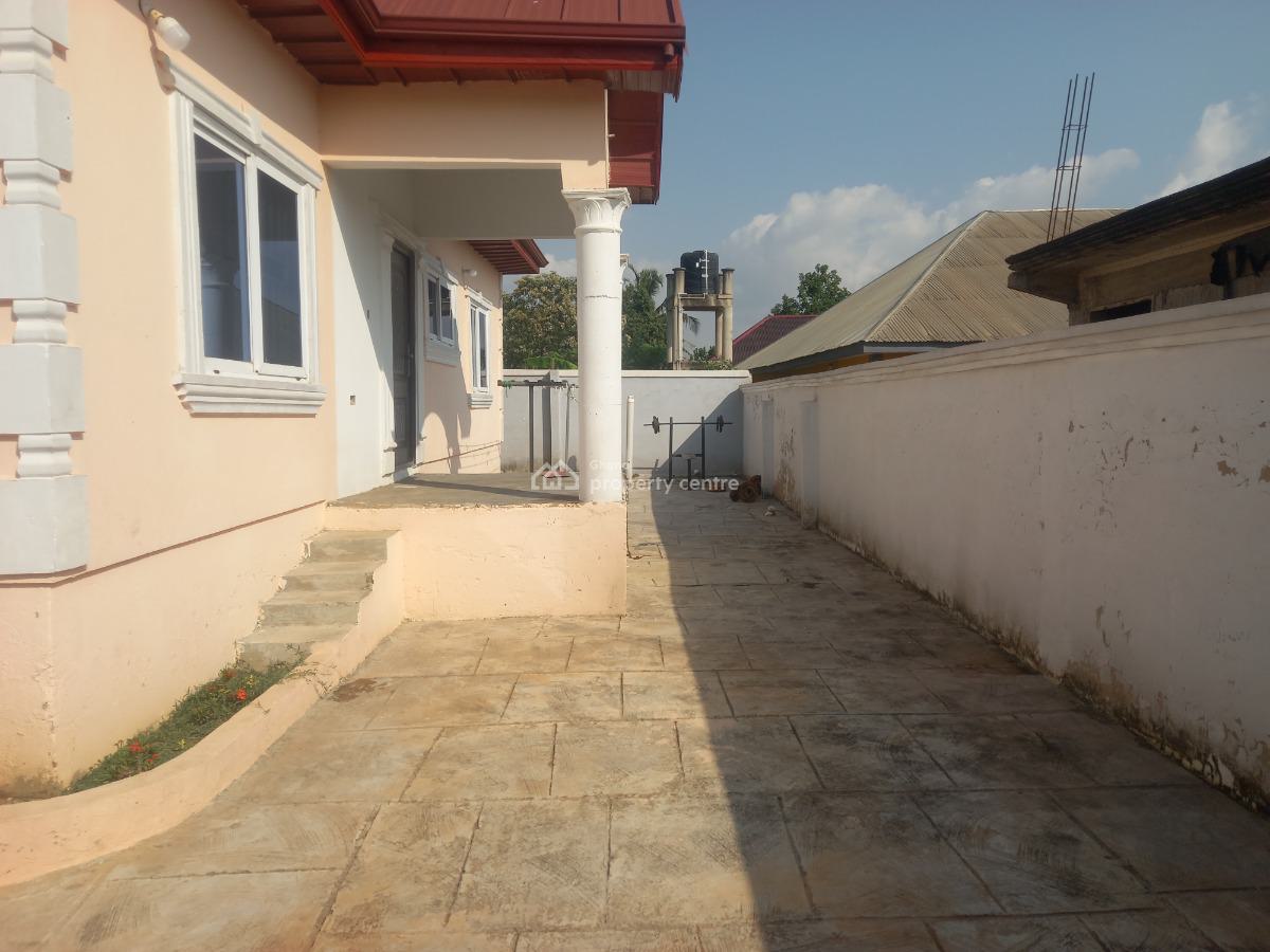 4 Bedrooms, Owhim Amanfrom,  on Abrepo Road., Kumasi Metropolitan, Ashanti, House for Sale