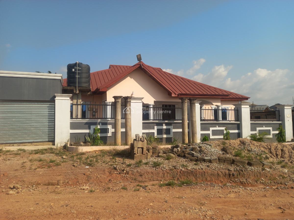 4 Bedrooms, Owhim Amanfrom,  on Abrepo Road., Kumasi Metropolitan, Ashanti, House for Sale