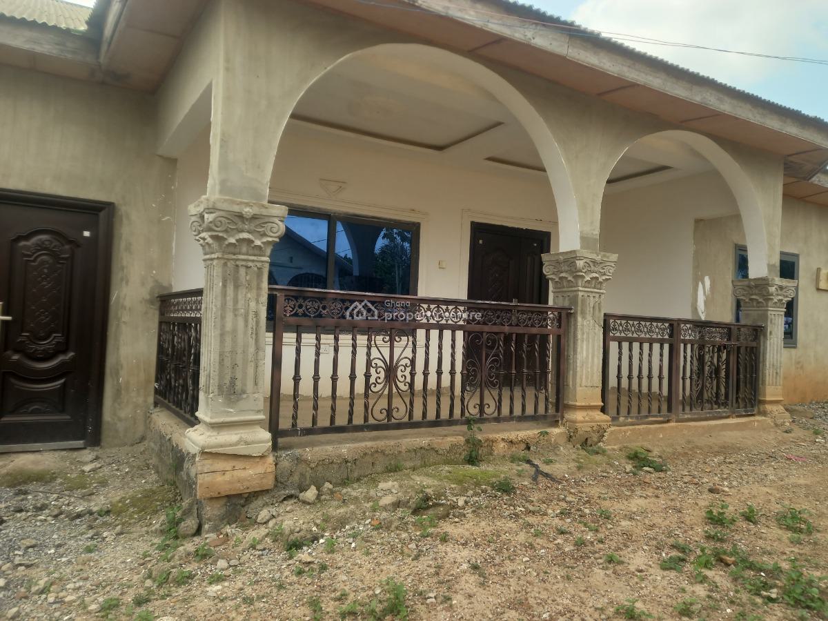 5 Bedrooms, Tano Odumasi,near Kona, on Kumasi Asante Mampong Road., Kumasi Metropolitan, Ashanti, House for Sale