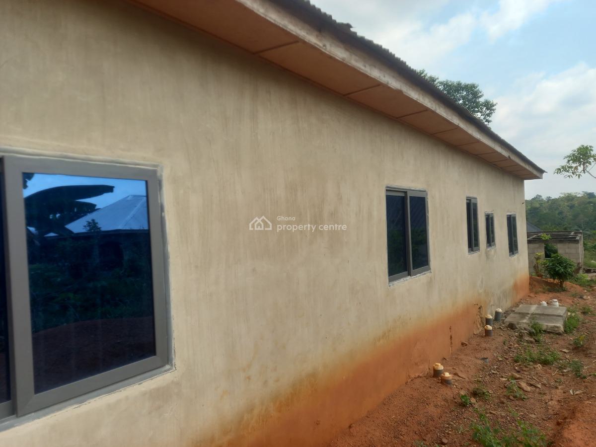 5 Bedrooms, Tano Odumasi,near Kona, on Kumasi Asante Mampong Road., Kumasi Metropolitan, Ashanti, House for Sale