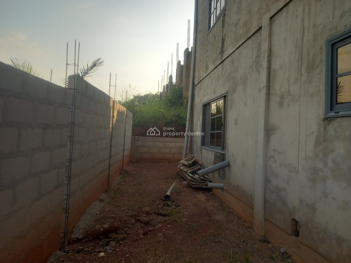 6 Bedrooms, Asuofia Kokoben,  on Abrepo Road., Kumasi Metropolitan, Ashanti, House for Sale