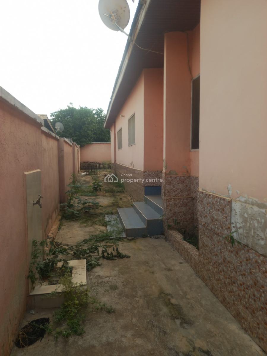 4 Bedrooms  ( Plot Size 130*110) Feet., Esereso, on Atonsu Aputuogya Road., Kumasi Metropolitan, Ashanti, House for Sale