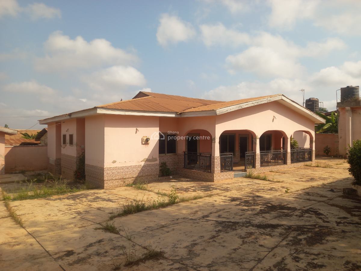 4 Bedrooms  ( Plot Size 130*110) Feet., Esereso, on Atonsu Aputuogya Road., Kumasi Metropolitan, Ashanti, House for Sale