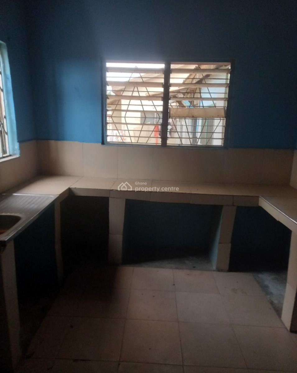 4 Bedrooms, Fumesua Okyerekrom,  on Tech Ejisu Road., Kumasi Metropolitan, Ashanti, House for Sale