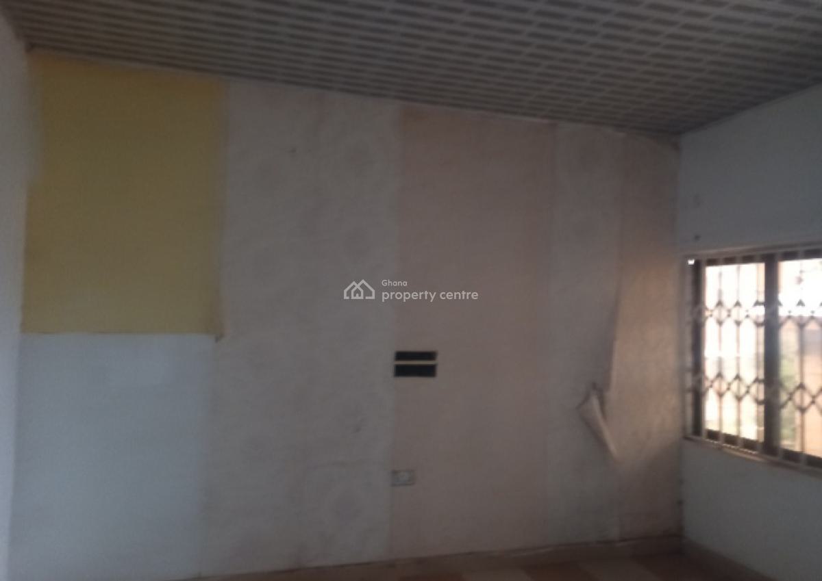 4 Bedrooms, Fumesua Okyerekrom,  on Tech Ejisu Road., Kumasi Metropolitan, Ashanti, House for Sale