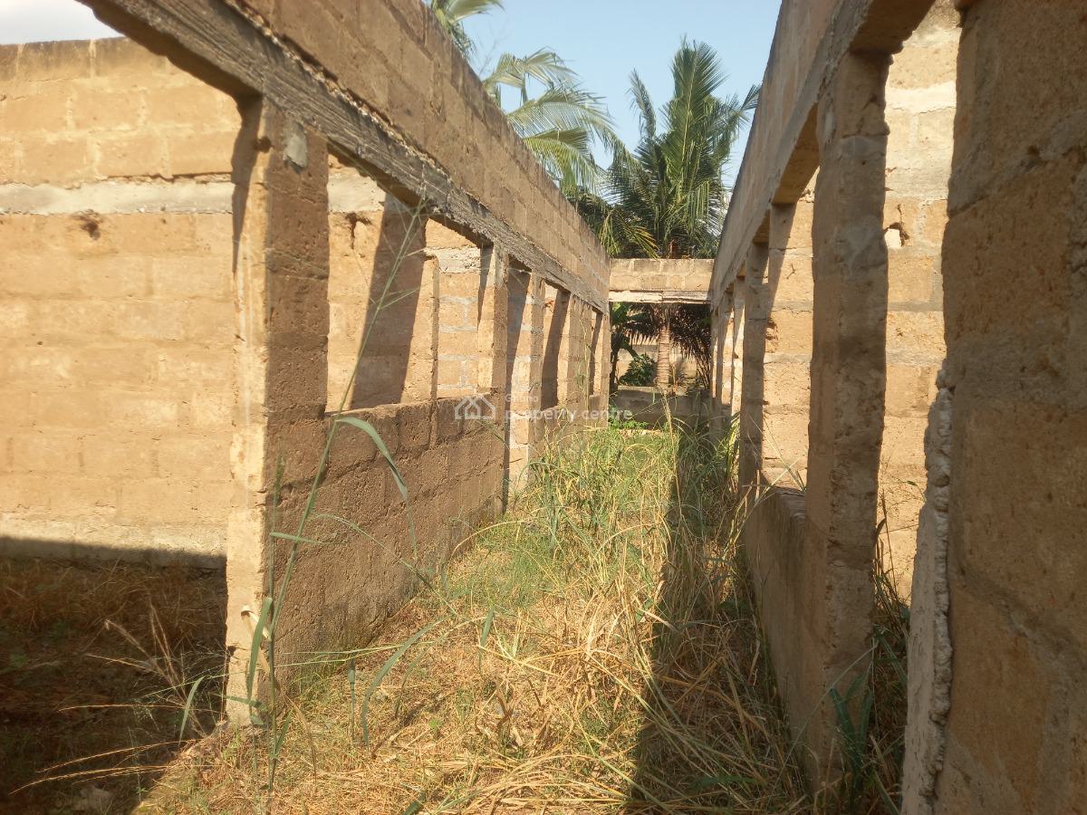 8 Bedrooms, Near Afari Military Hospital. Abuakwa Road., Kumasi Metropolitan, Ashanti, House for Sale