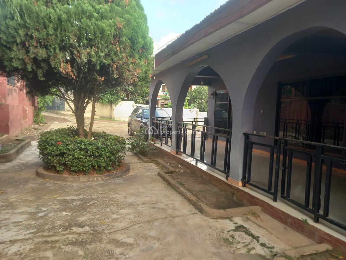7 Bedrooms, Santasi,  Near Oteng Nkwanta., Kumasi Metropolitan, Ashanti, House for Sale