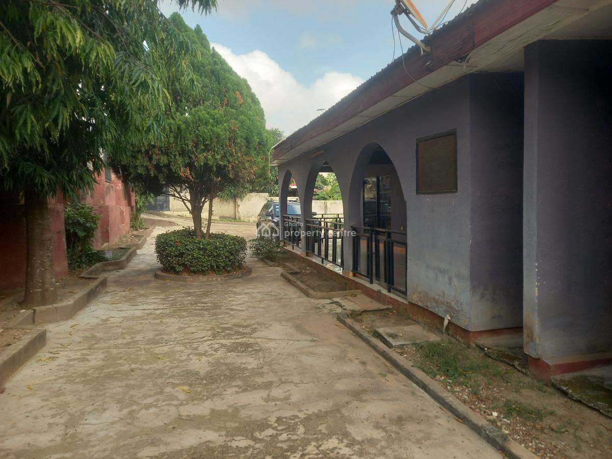 7 Bedrooms, Santasi,  Near Oteng Nkwanta., Kumasi Metropolitan, Ashanti, House for Sale
