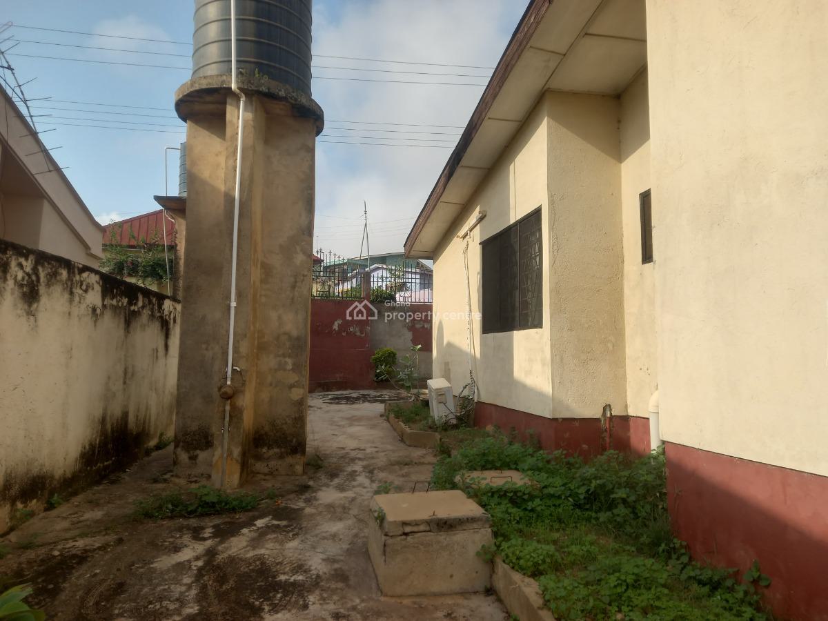 7 Bedrooms, Santasi,  Near Oteng Nkwanta., Kumasi Metropolitan, Ashanti, House for Sale