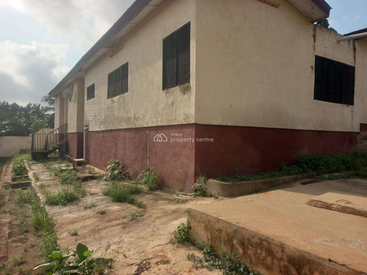 7 Bedrooms, Santasi,  Near Oteng Nkwanta., Kumasi Metropolitan, Ashanti, House for Sale