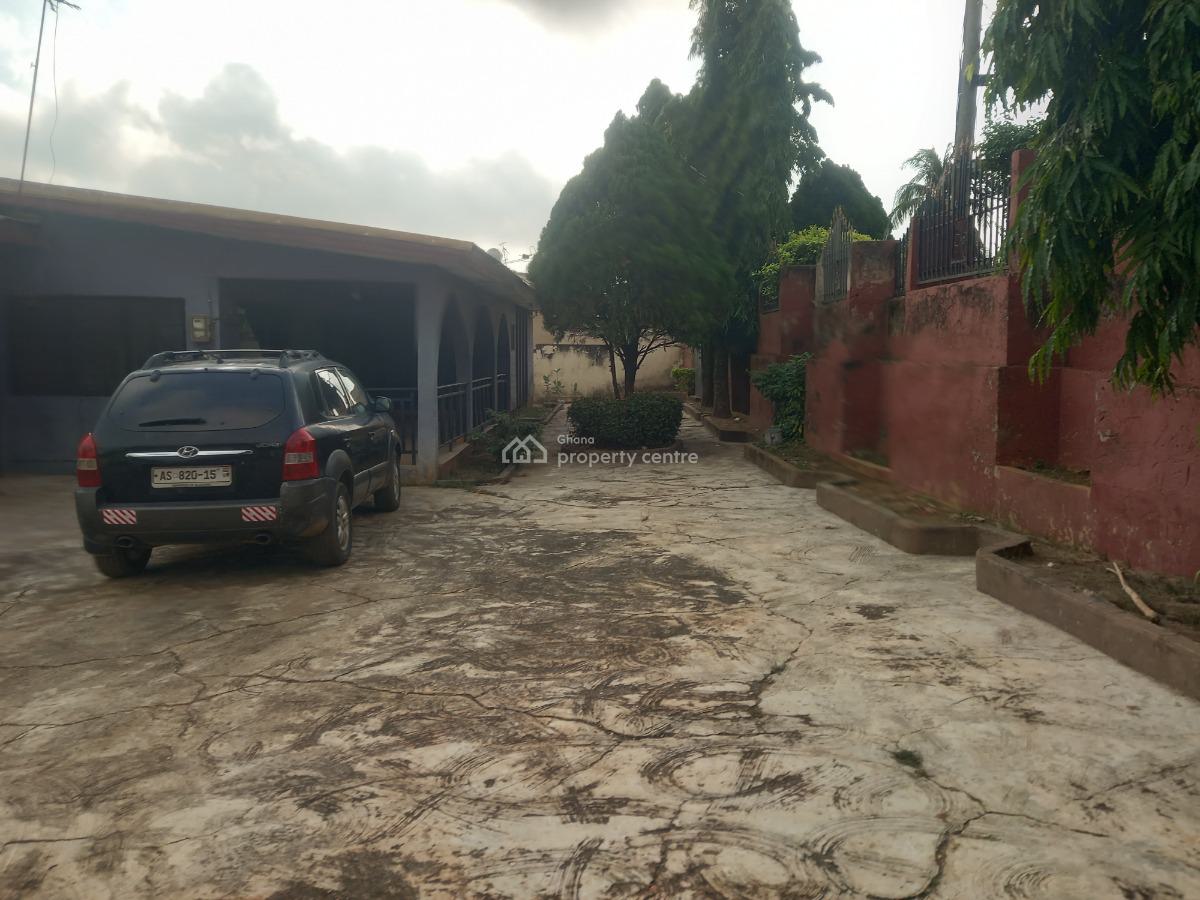 7 Bedrooms, Santasi,  Near Oteng Nkwanta., Kumasi Metropolitan, Ashanti, House for Sale