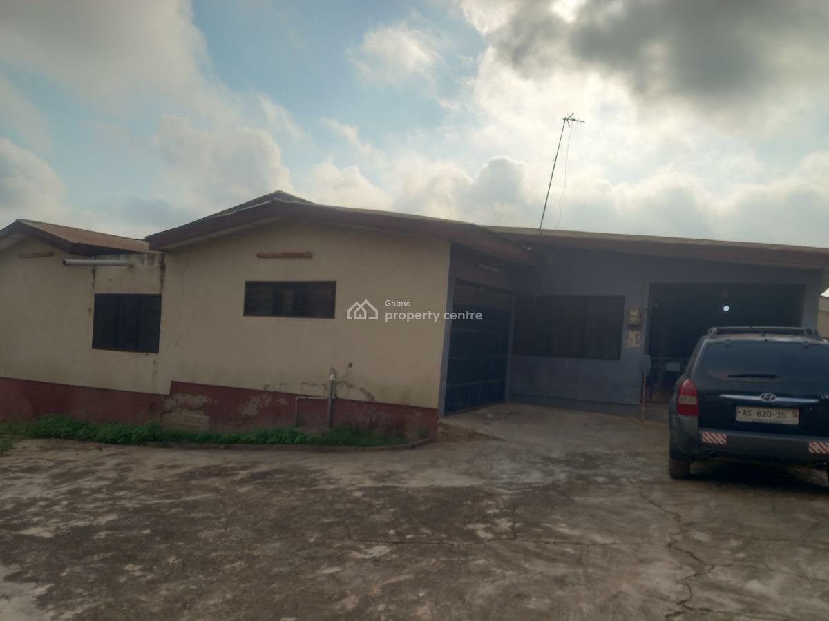 7 Bedrooms, Santasi,  Near Oteng Nkwanta., Kumasi Metropolitan, Ashanti, House for Sale