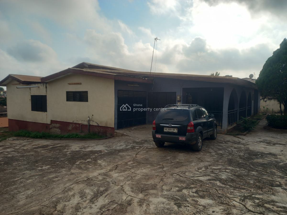 7 Bedrooms, Santasi,  Near Oteng Nkwanta., Kumasi Metropolitan, Ashanti, House for Sale