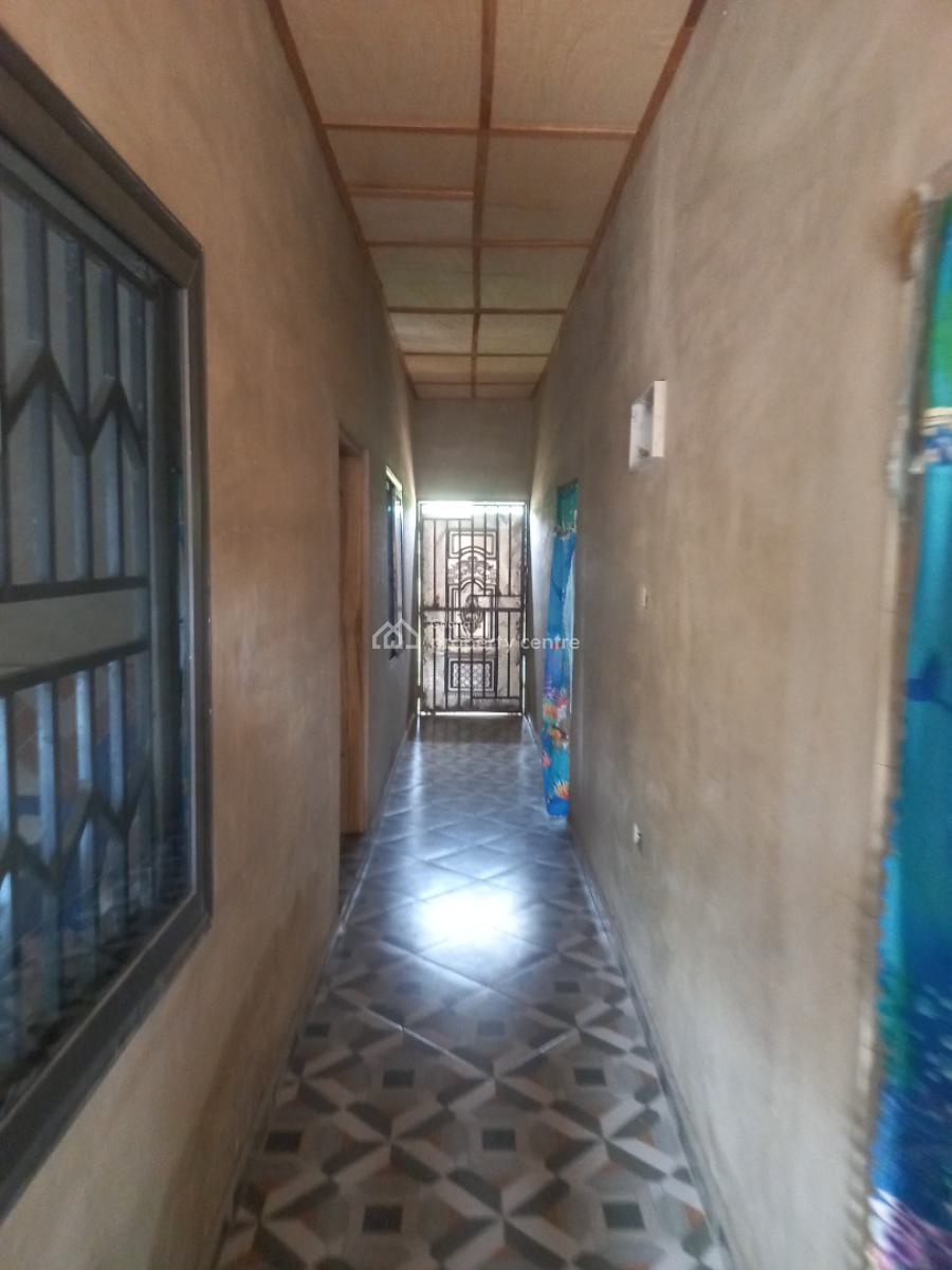 4 Bedrooms, Ofuase Kokoben, on Santasi Anwiankwanta Road., Kumasi Metropolitan, Ashanti, House for Sale