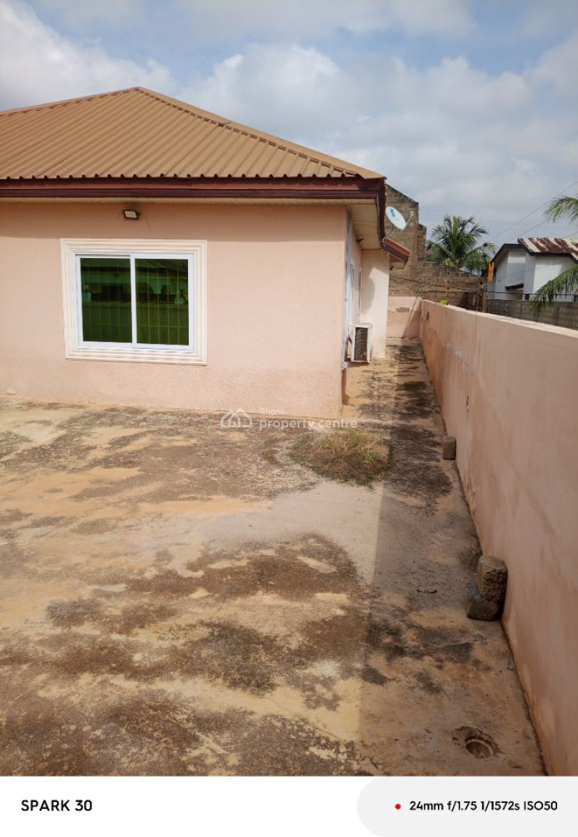 Semi Furnished 2 Master Bedroom House, Tuba Beach Drive Estate, Ga South Municipal, Accra, Detached Bungalow for Sale