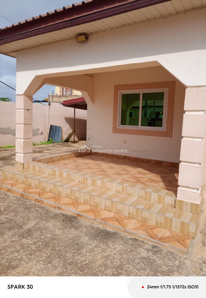 Semi Furnished 2 Master Bedroom House, Tuba Beach Drive Estate, Ga South Municipal, Accra, Detached Bungalow for Sale