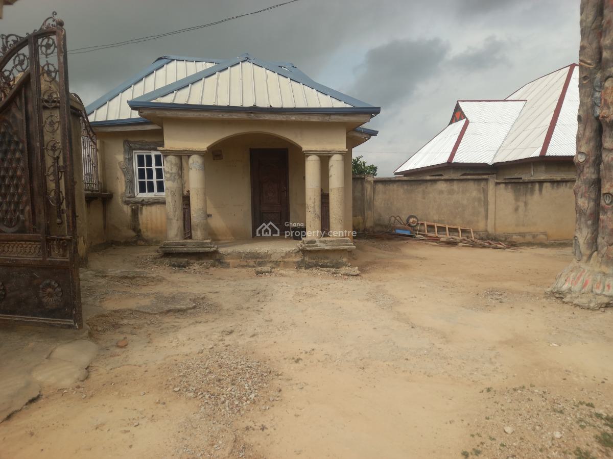 8 Bedrooms, Kodie Mowire, on Kumasi Offinso Road., Kumasi Metropolitan, Ashanti, House for Sale