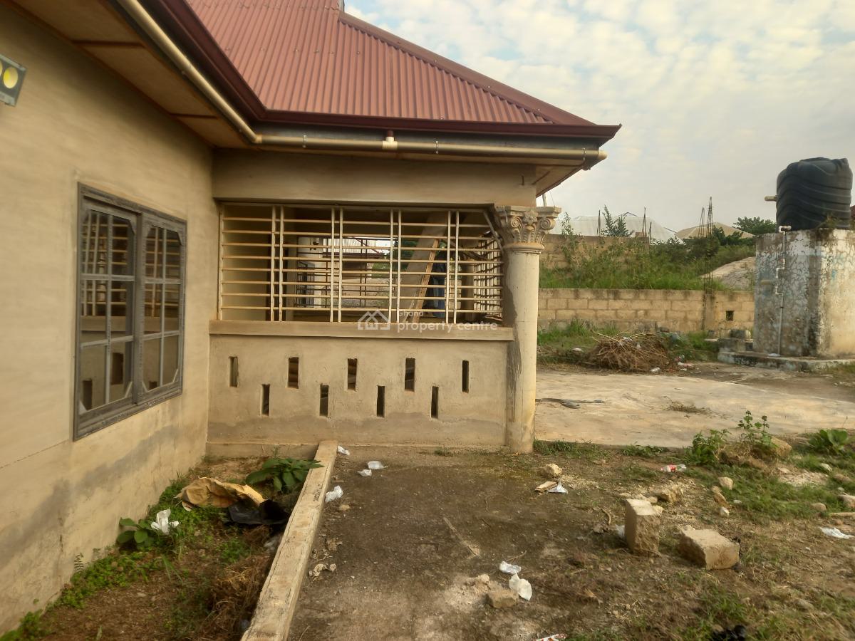 5 Bedrooms, Saaman,  Near Kenyasi Bosore., Kumasi Metropolitan, Ashanti, House for Sale