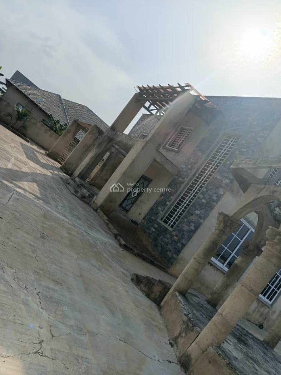 4 Bedrooms, Bomfa Junction, on Ejisu Accra Road., Ejisu-juaben Municipal, Ashanti, House for Sale