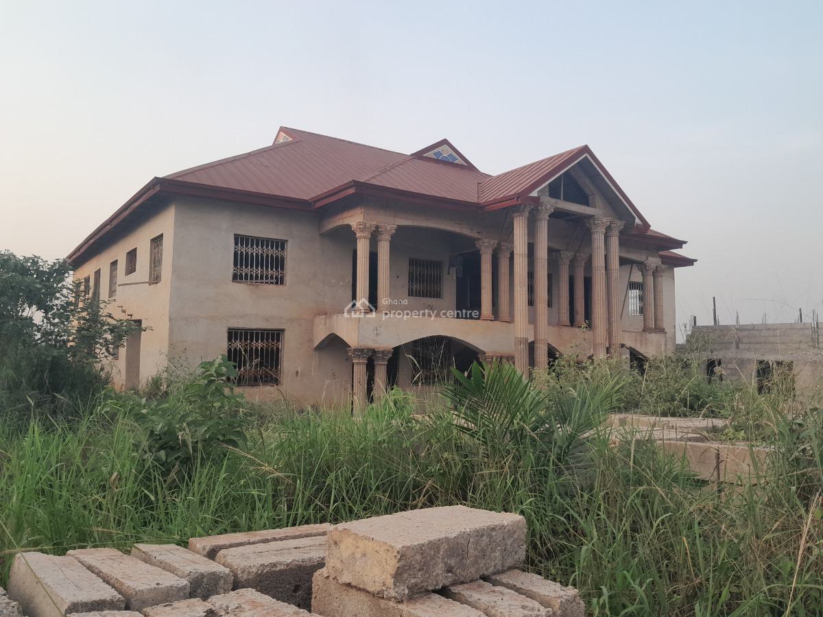 8 Bedrooms ( Main Road Side Property), Saaman, Near Kenyasi Bosore., Kumasi Metropolitan, Ashanti, House for Sale