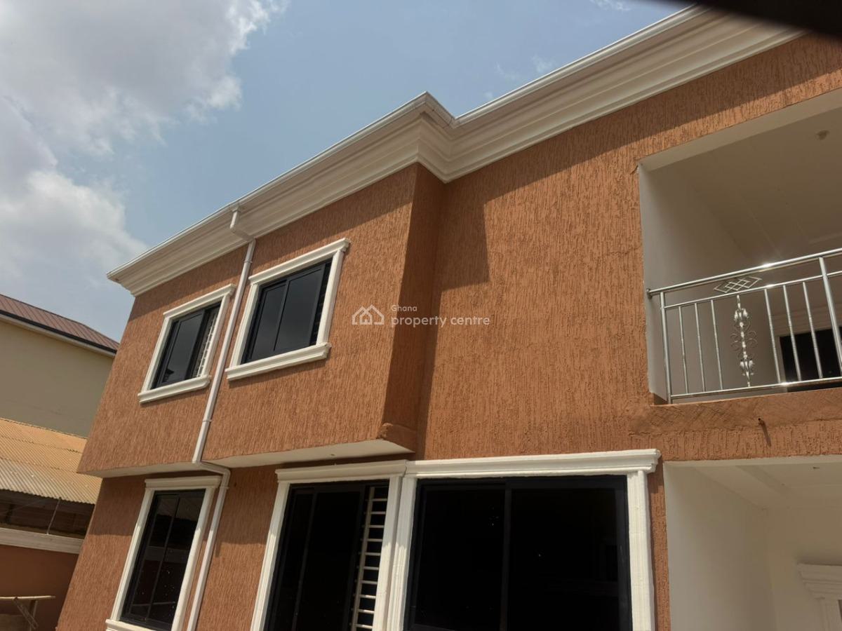Executive 4 Bedroom with 5 Washrooms , Each Room Has Air Condition, Mile 7 T Junction, Achimota, Accra, House for Rent