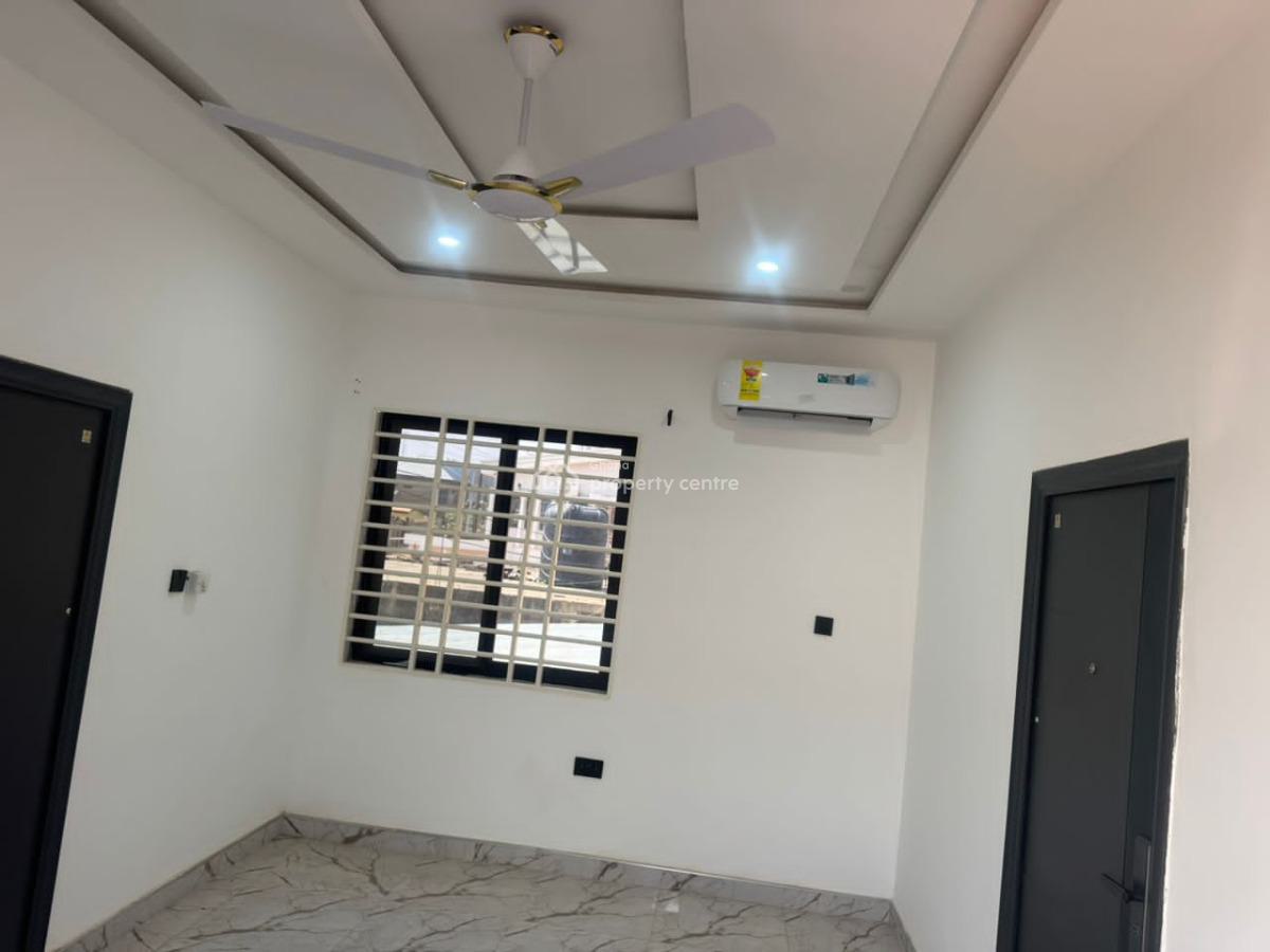 Executive 4 Bedroom with 5 Washrooms , Each Room Has Air Condition, Mile 7 T Junction, Achimota, Accra, House for Rent