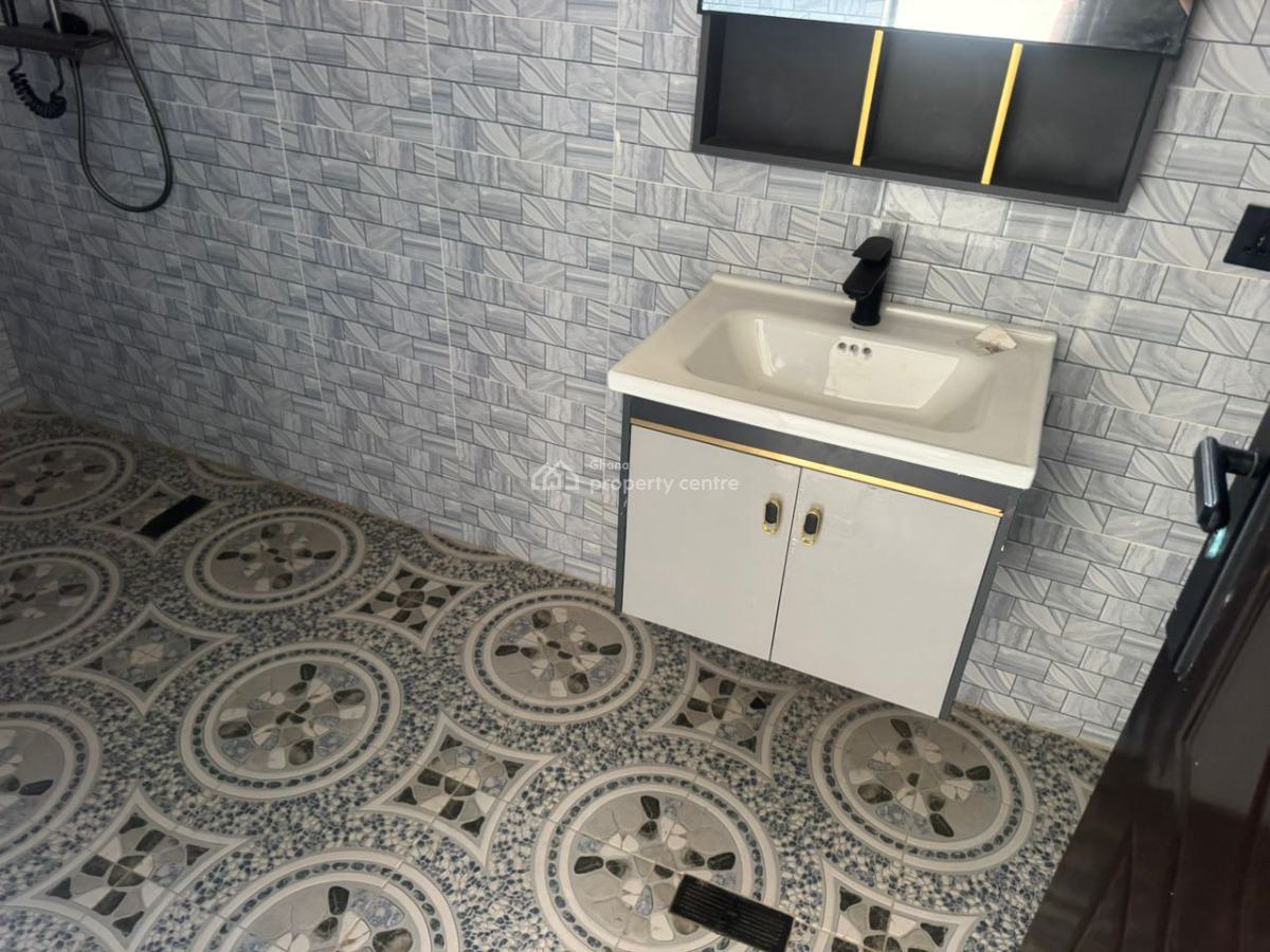 Executive 4 Bedroom with 5 Washrooms , Each Room Has Air Condition, Mile 7 T Junction, Achimota, Accra, House for Rent