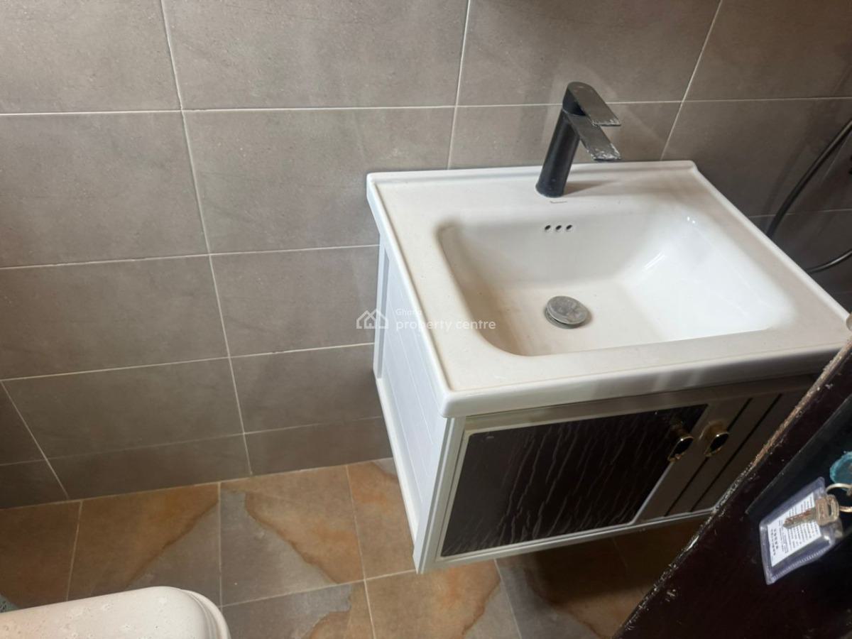 Executive 4 Bedroom with 5 Washrooms , Each Room Has Air Condition, Mile 7 T Junction, Achimota, Accra, House for Rent