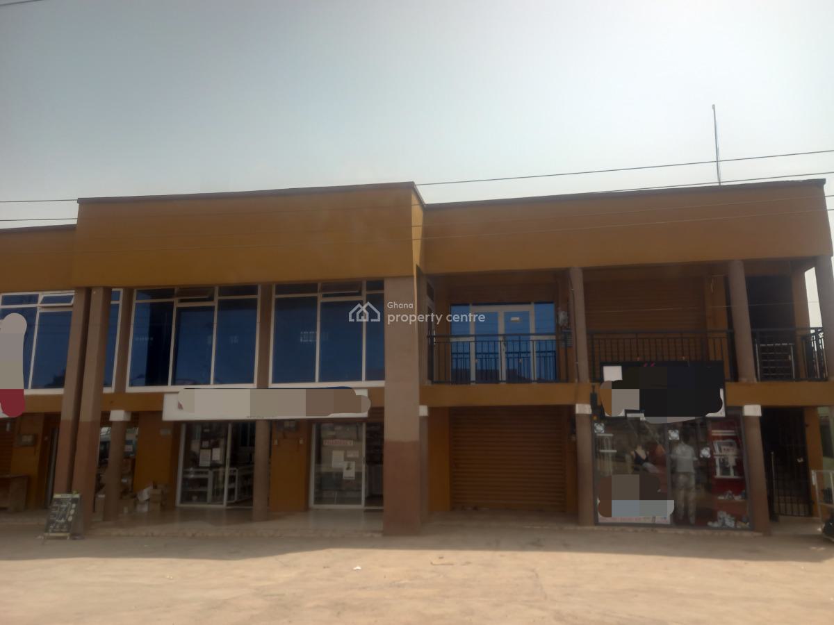 Main Road Side Space, Duase, Kumasi Airport, Kumasi Metropolitan, Ashanti, Commercial Property for Rent