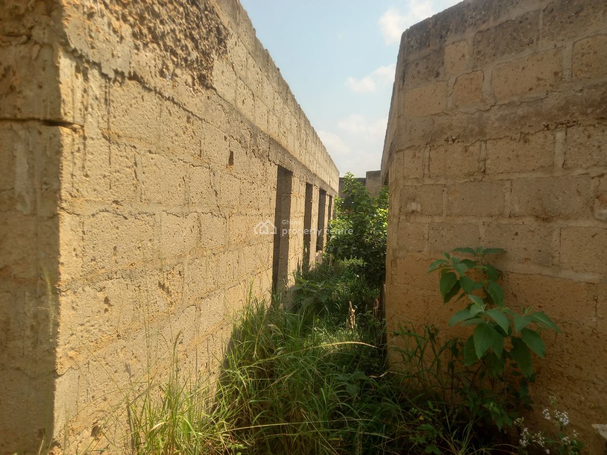 6 Bedrooms ( Main Road Side), Kenyasi Adwumam/ Fawoade Main Road., Kumasi Metropolitan, Ashanti, House for Sale