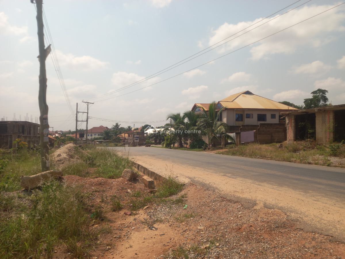 6 Bedrooms ( Main Road Side), Kenyasi Adwumam/ Fawoade Main Road., Kumasi Metropolitan, Ashanti, House for Sale