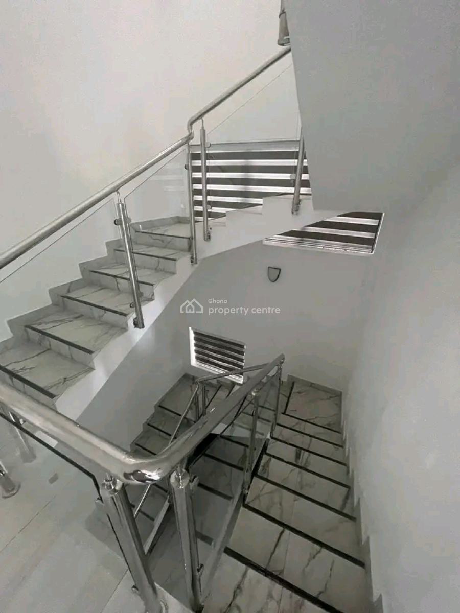 Executive 4-bedroom Townhouse, North Labone, Accra, Townhouse for Rent