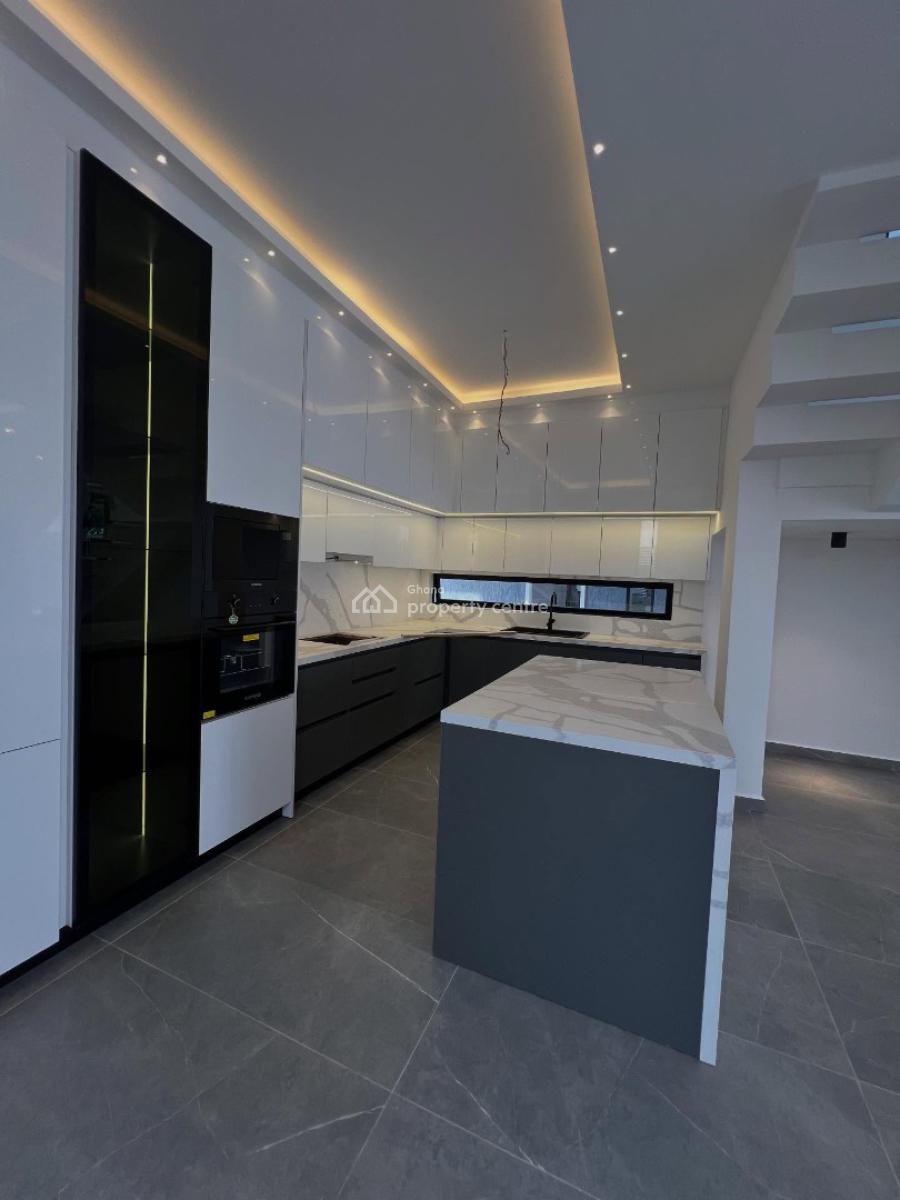 Executive 4-bedroom, Dzorwulu, Accra, Townhouse for Rent