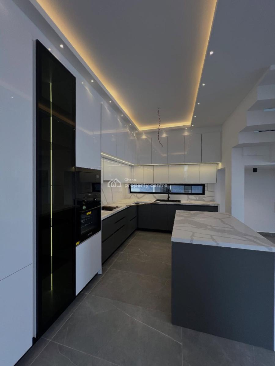 Executive 4-bedroom, Dzorwulu, Accra, Townhouse for Rent