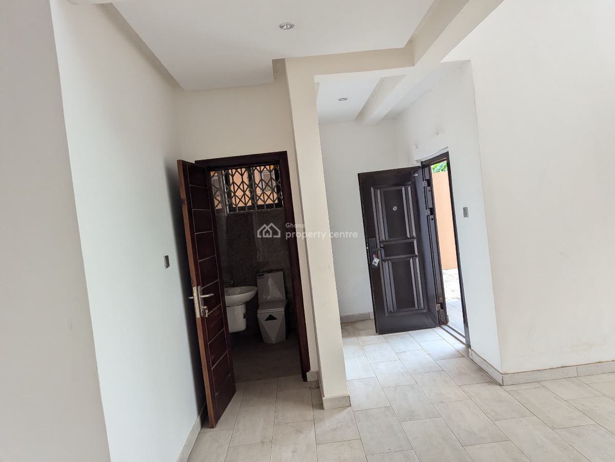Executive 4 Bedrooms House, Oyarifa, Oyarifa, La Nkwantanang Madina Municipal, Accra, Townhouse for Sale