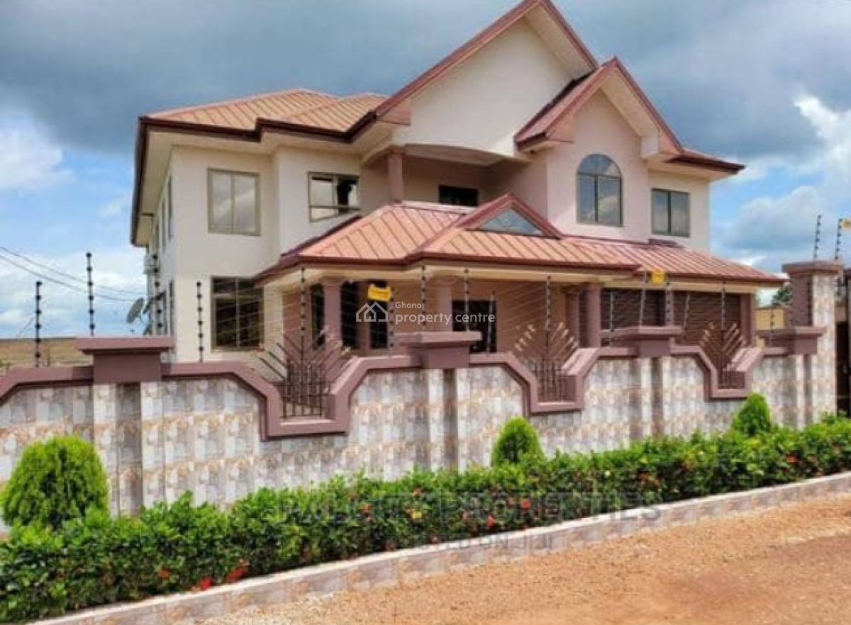 8 Bedrooms, Trede, on Santasi Anwiankwanta Obuasi Road., Kumasi Metropolitan, Ashanti, House for Sale