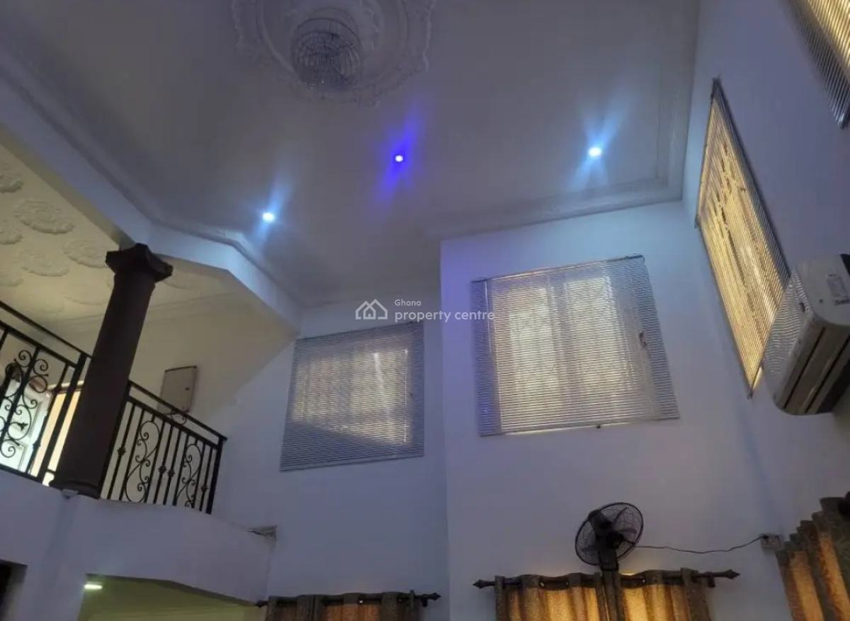 8 Bedrooms, Trede, on Santasi Anwiankwanta Obuasi Road., Kumasi Metropolitan, Ashanti, House for Sale