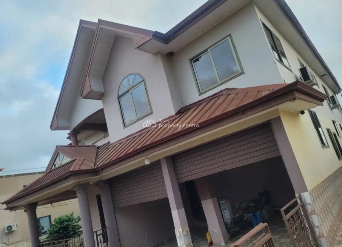 8 Bedrooms, Trede, on Santasi Anwiankwanta Obuasi Road., Kumasi Metropolitan, Ashanti, House for Sale