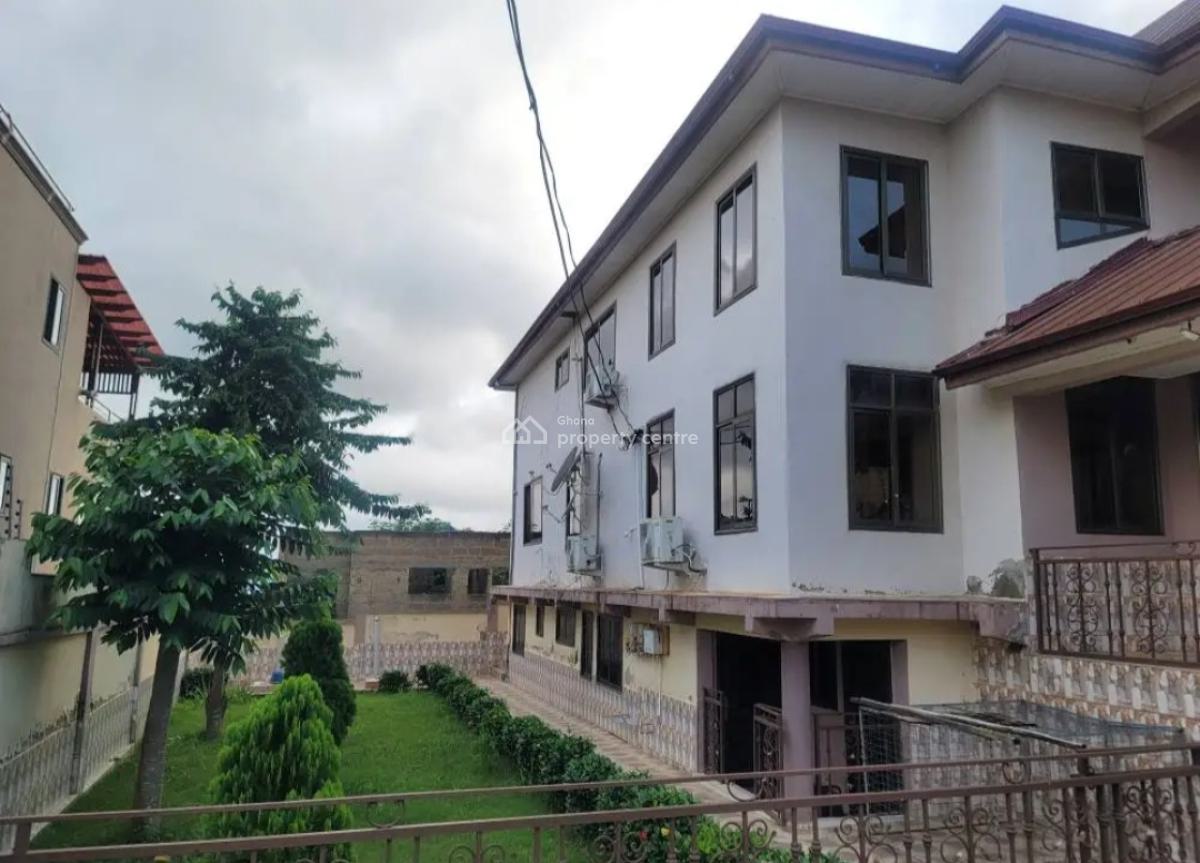 8 Bedrooms, Trede, on Santasi Anwiankwanta Obuasi Road., Kumasi Metropolitan, Ashanti, House for Sale