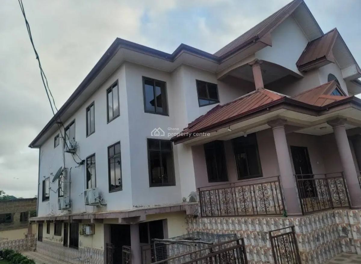 8 Bedrooms, Trede, on Santasi Anwiankwanta Obuasi Road., Kumasi Metropolitan, Ashanti, House for Sale