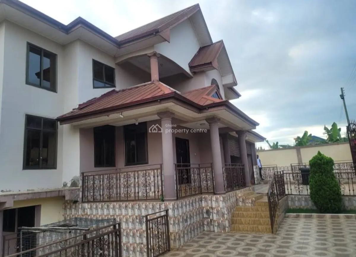 8 Bedrooms, Trede, on Santasi Anwiankwanta Obuasi Road., Kumasi Metropolitan, Ashanti, House for Sale